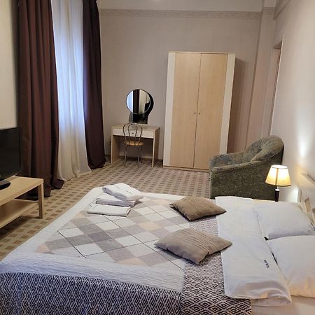 Home Hotel Apartments On Khreshchatyk Area Kiev Bagian luar foto