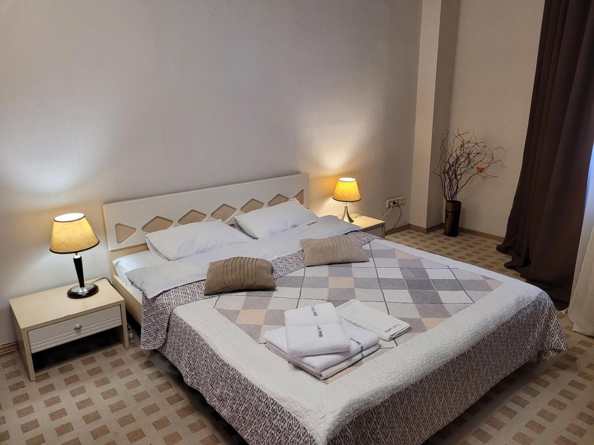 Home Hotel Apartments On Khreshchatyk Area Kiev Bagian luar foto