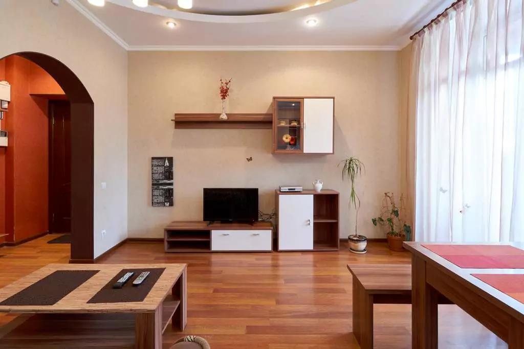 Home Hotel Apartments On Khreshchatyk Area Kiev Bagian luar foto