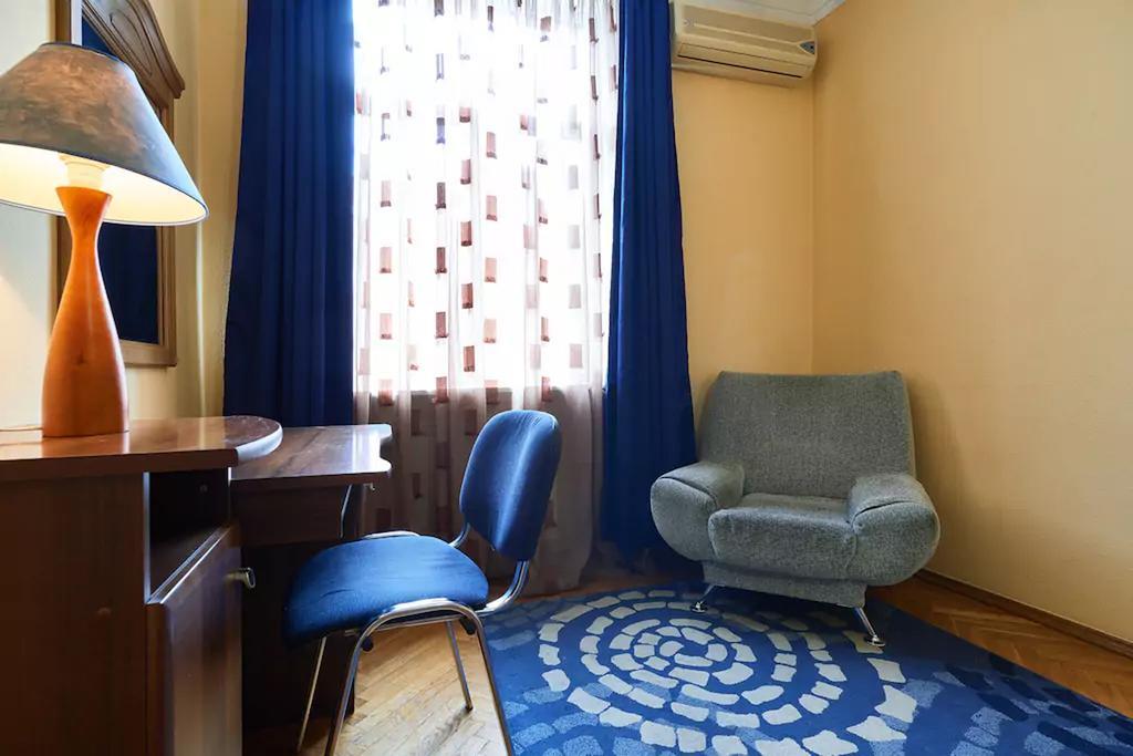 Home Hotel Apartments On Khreshchatyk Area Kiev Bagian luar foto