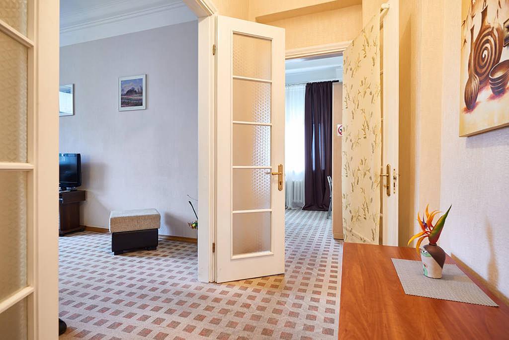 Home Hotel Apartments On Khreshchatyk Area Kiev Bagian luar foto