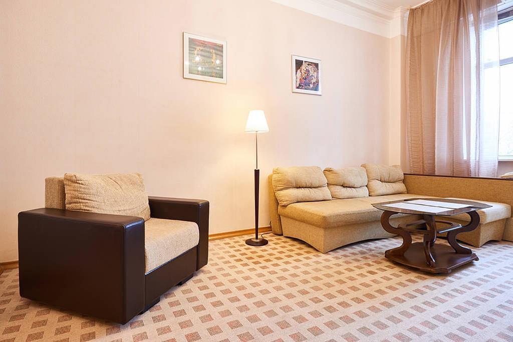 Home Hotel Apartments On Khreshchatyk Area Kiev Bagian luar foto