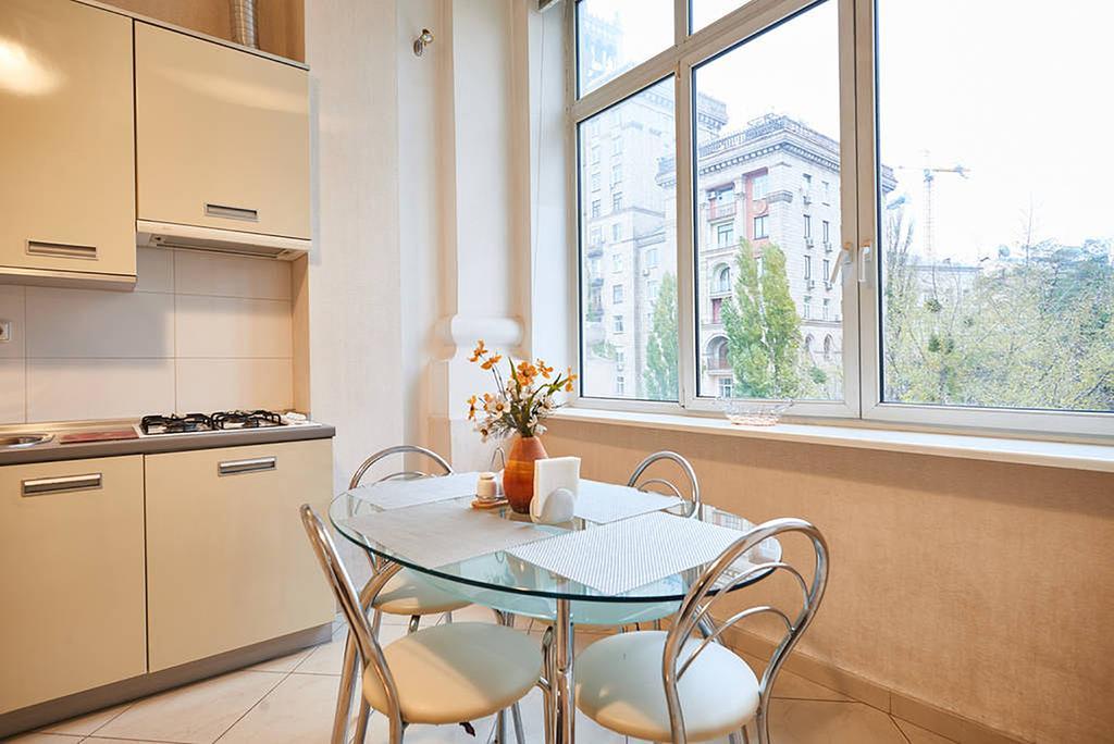 Home Hotel Apartments On Khreshchatyk Area Kiev Bagian luar foto