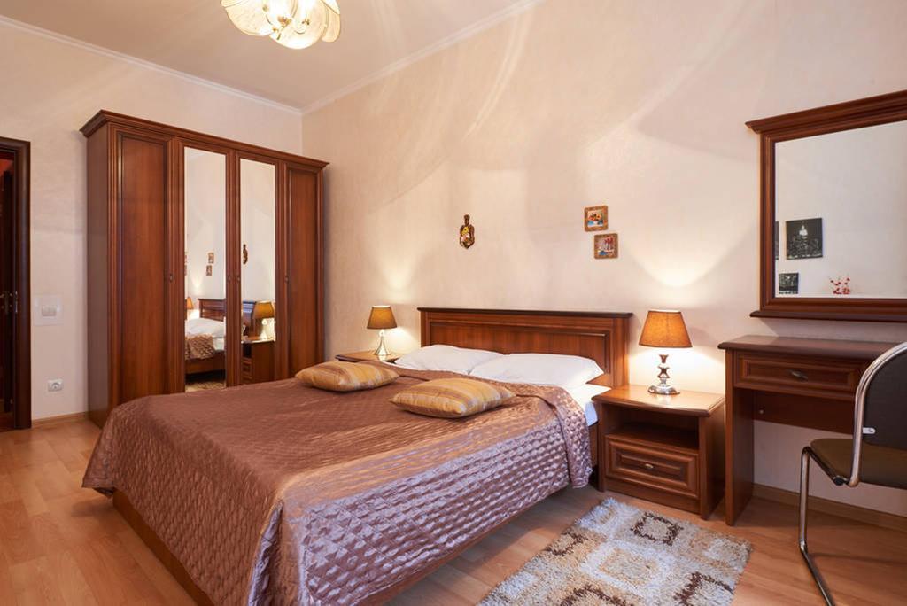 Home Hotel Apartments On Khreshchatyk Area Kiev Bagian luar foto
