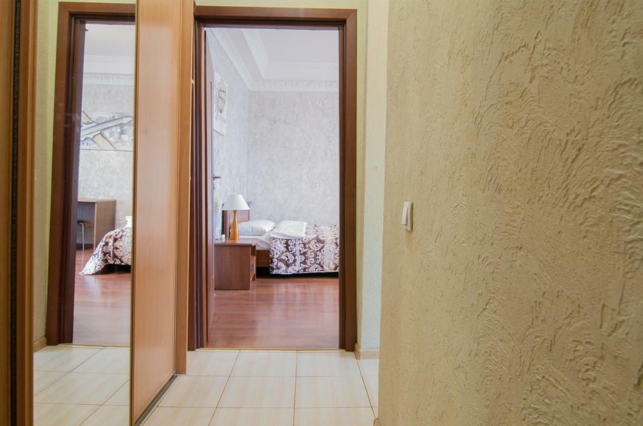 Home Hotel Apartments On Khreshchatyk Area Kiev Bagian luar foto